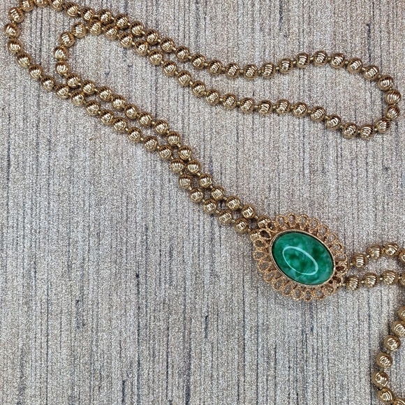 Jewelry - Vintage avon slider necklace